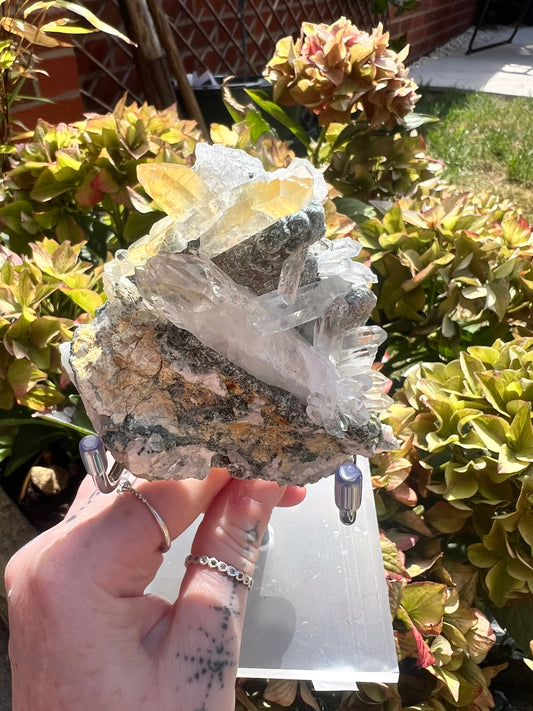 Chlorine quartz with mango quartz
